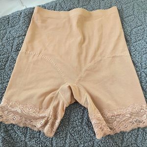 DAISY FUENTES shapewear shorts